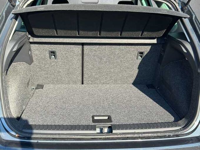 SEAT Arona 1.0 TSI Style // Navi / LED/ Sitzheizung 