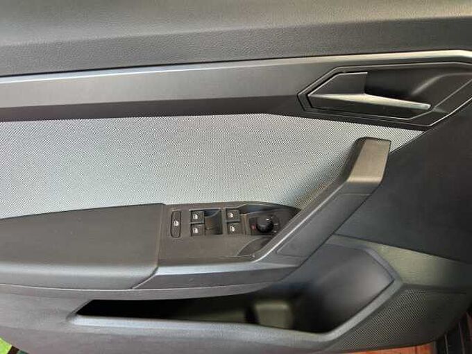 SEAT Arona 1.0 TSI FR Facelift //Navi/LED/Kamera/PDC 