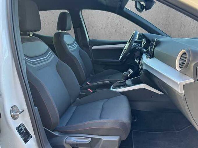 SEAT Arona FR Dach schwarz/ Navi