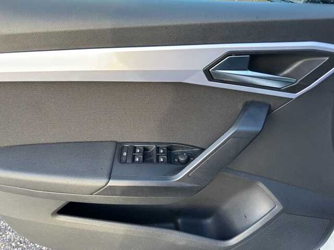 SEAT Arona FR Dach schwarz/ Navi