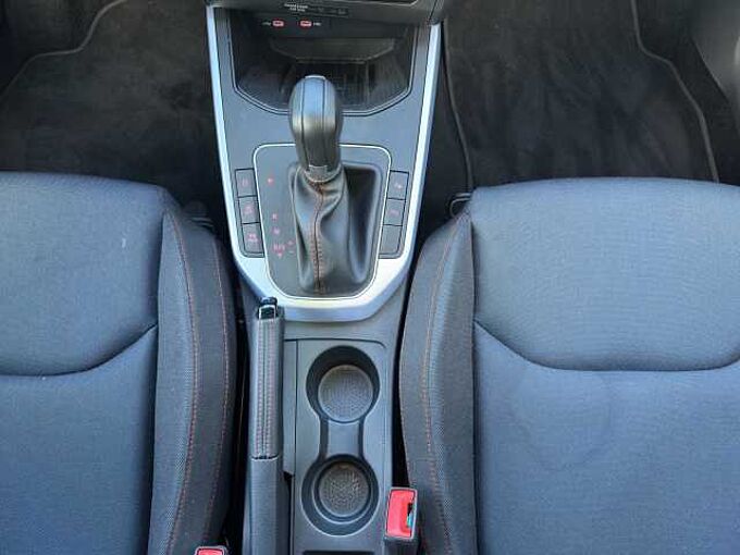 SEAT Arona FR Dach schwarz/ Navi