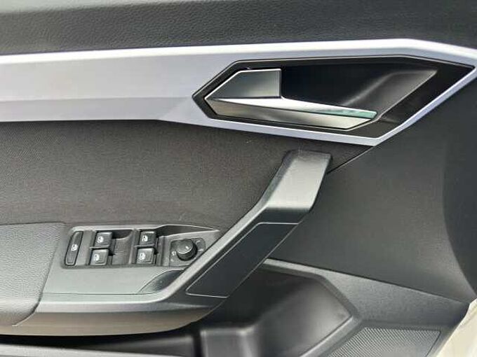 SEAT Arona 1.5 TSI FR //Navigation/Kamera/ Winterpaket