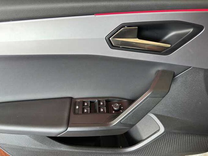 SEAT Leon ST FR 1.5 eTSI  // 5 Jahre Garantie /LED/Navi /Winterpaket