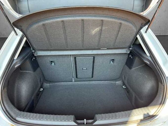 SEAT Leon 1.5 eTSI FR //5 J. Garantie / Navi/Kamera/ Winterpaket