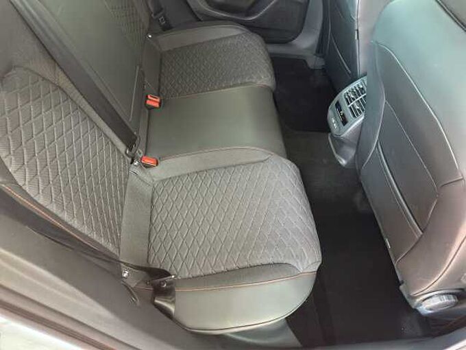 SEAT Leon 1.5 eTSI FR //5 J. Garantie / Navi/Kamera/ Winterpaket