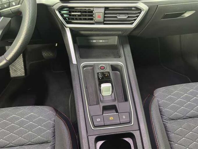 SEAT Leon ST 2.0 TDI FR // 5 J. Garantie /Navi/LED /Sitzheizung