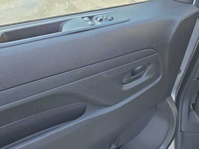 Opel Vivaro Kombi Lang //9-Sitzer/ Navi /Einparkhilfe