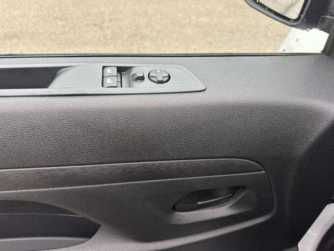 Opel Vivaro Kombi Lang //9-Sitzer/ Navi /Einparkhilfe