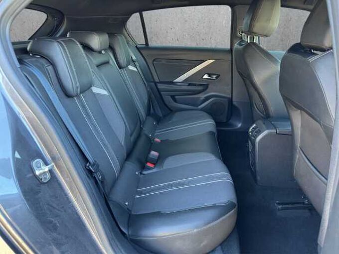 Opel Astra 1.2 T GS //LED/Navi/Winterpaket