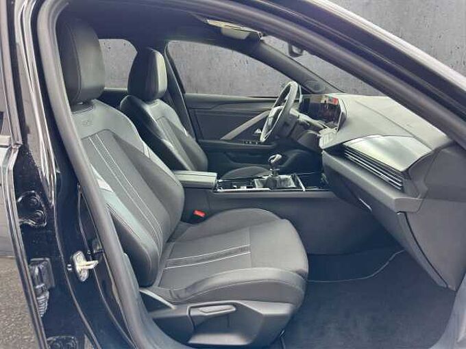 Opel Astra  GS  / AHK abnehmbar /Teilleder