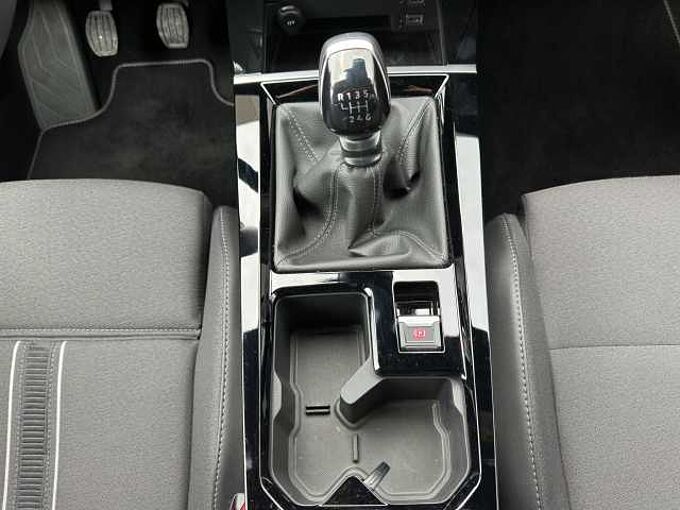 Opel Astra  GS  / AHK abnehmbar /Teilleder