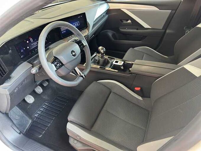 Opel Astra ST 1.2T Edition // Kamera/Sitzheizung /ACC