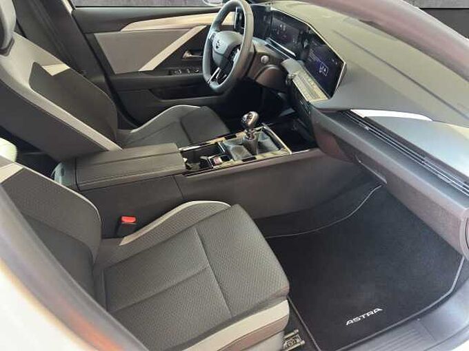 Opel Astra ST 1.2T Edition // Kamera/Sitzheizung /ACC