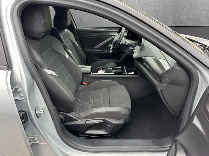 Opel Astra ST 1.2T GS//Pano/Head-Up/Navi/360&deg; 