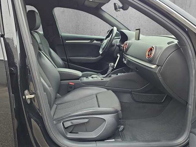 Audi A3 S-Line *NAVI* XENON*SHZ*19'*