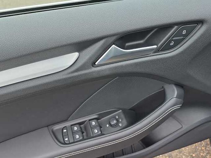 Audi A3 S-Line *NAVI* XENON*SHZ*19'*