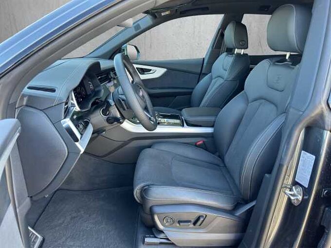 Audi Q8 3.0 TDI Quattro S line //Head-Up/AHK/Pano /Matrix-LED