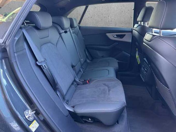Audi Q8 3.0 TDI Quattro S line //Head-Up/AHK/Pano /Matrix-LED
