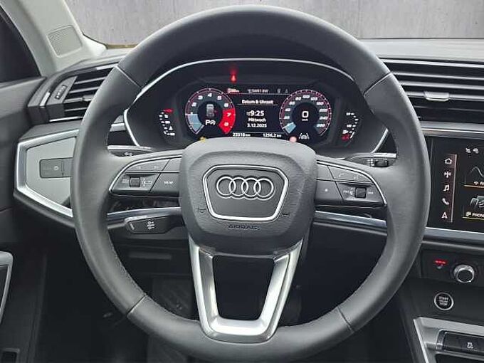 Audi Q3 Advanced // elektr. Heckklappe/SHZ/Navi