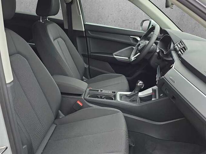 Audi Q3 Advanced // elektr. Heckklappe/SHZ/Navi