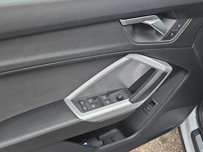 Audi Q3 Advanced // elektr. Heckklappe/SHZ/Navi