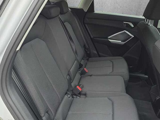 Audi Q3 Advanced // elektr. Heckklappe/SHZ/Navi