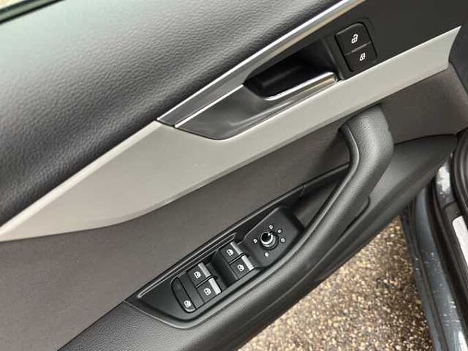 Audi A4 Avant 30 TDI *Navi/LED/SHZ/Standheiz.*