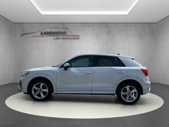 Audi Q2 35 TFSI S-Tronic S-Line //Navigation/Winterpaket 