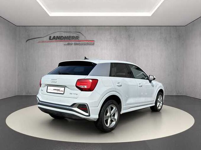 Audi Q2 35 TFSI S-Tronic S-Line //Navigation/Winterpaket 