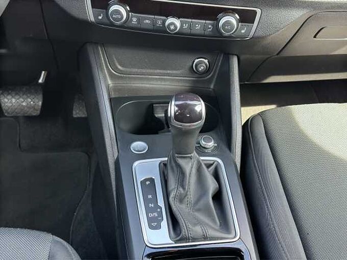 Audi Q2 35 TFSI S-Tronic S-Line //Navigation/Winterpaket 