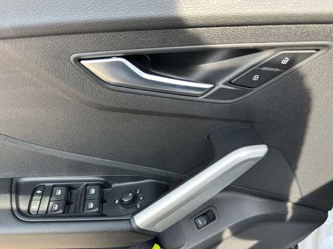 Audi Q2 35 TFSI S-Tronic S-Line //Navigation/Winterpaket 