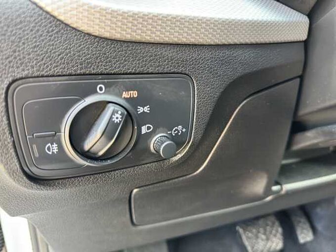 Audi Q2 35 TFSI S-Tronic S-Line //Navigation/Winterpaket 