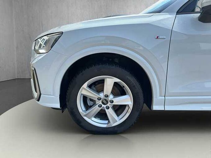 Audi Q2 35 TFSI S-Tronic S-Line //Navigation/Winterpaket 