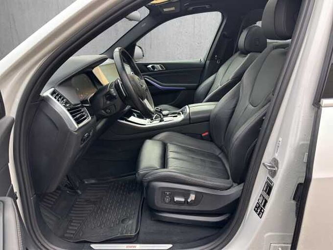 BMW X5 xDrive 30d XLine// Head-Up/Pano/Sitzheizung/Leder