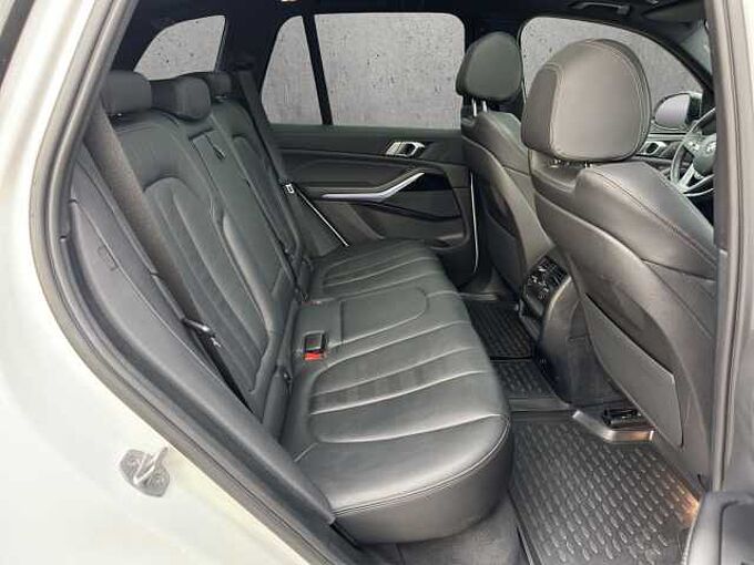 BMW X5 xDrive 30d XLine// Head-Up/Pano/Sitzheizung/Leder