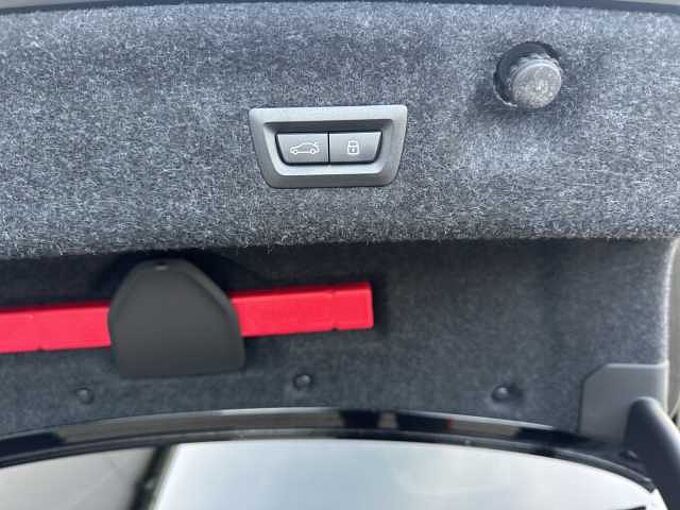 BMW M4 Competition xDrive // Carbon Schalensitze/Head-Up /Leder/Allrad