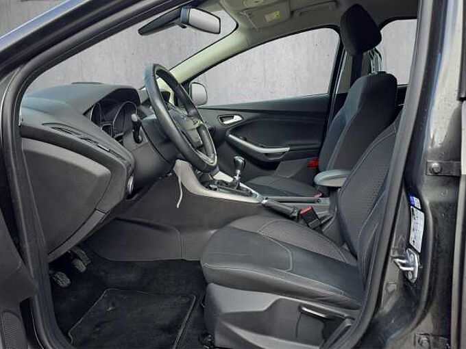 Ford Focus *SHZ*PDC*ALU*