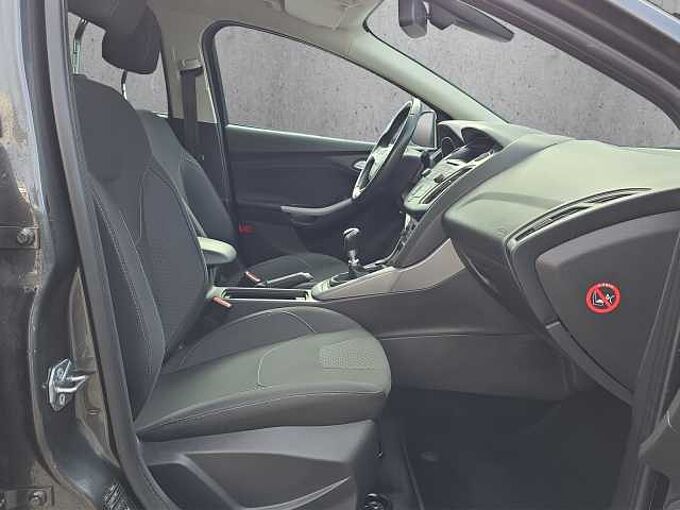 Ford Focus *SHZ*PDC*ALU*