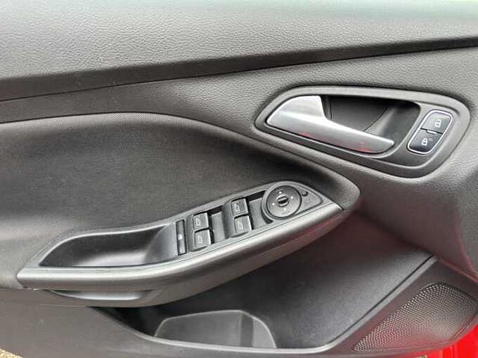 Ford Focus ST-Line *Navi*SHZ*LHZ*WSH*Klima*
