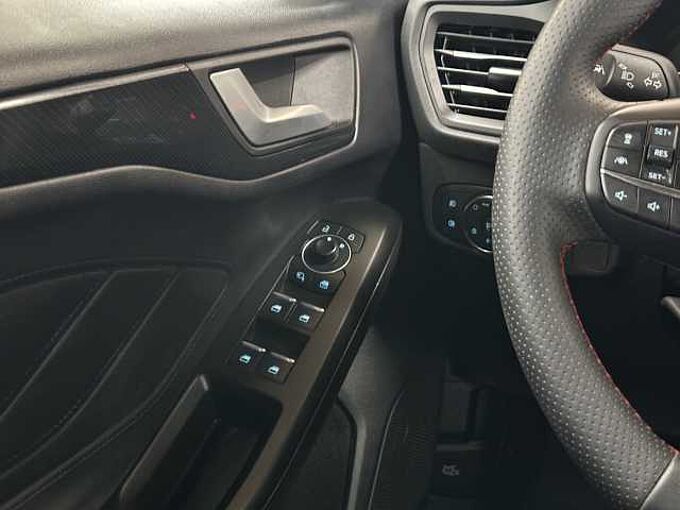 Ford Focus 1.0 EcoBoost St-Line //Navi/Kamera/PDC 