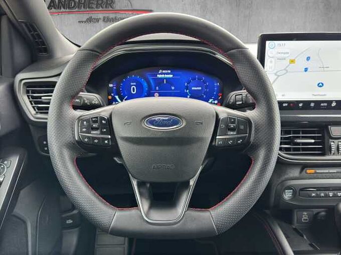 Ford Focus Turnier ST Line X //AHK/eletr.Heckklappe /Navi/Winterpaket