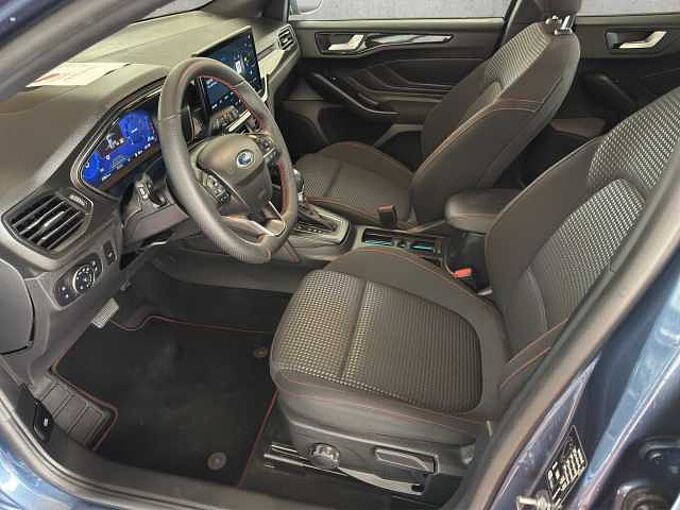 Ford Focus Turnier ST Line X //AHK/eletr.Heckklappe /Navi/Winterpaket
