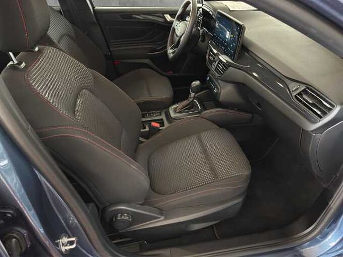 Ford Focus Turnier ST Line X //AHK/eletr.Heckklappe /Navi/Winterpaket