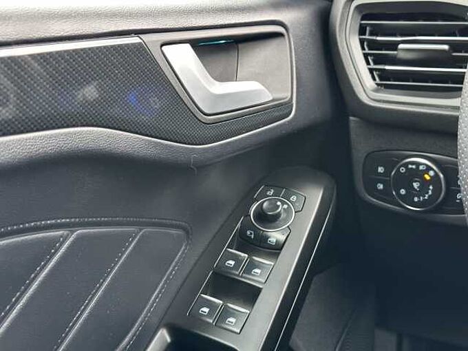 Ford Focus Turnier ST Line X //AHK/eletr.Heckklappe /Navi/Winterpaket