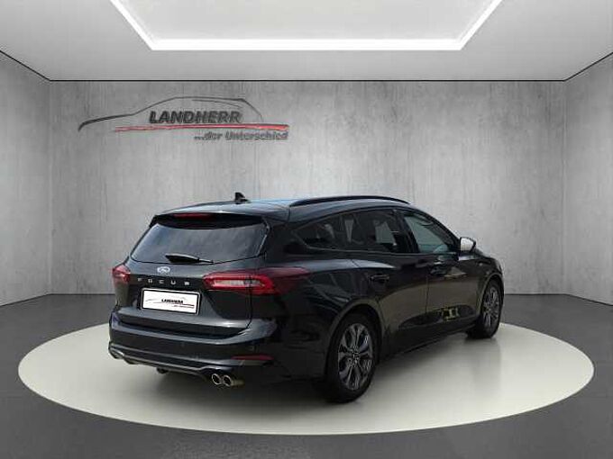 Ford Focus Turnier 1.0 ST Line X //AHK/eletr.Heckklappe /Navi/Winterpaket