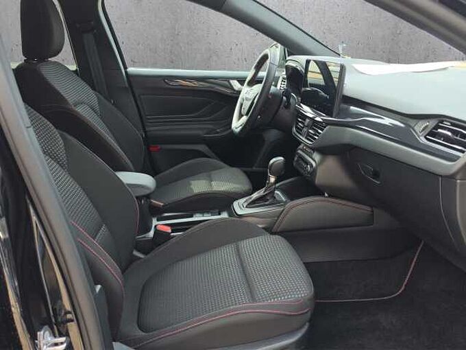 Ford Focus Turnier 1.0 ST Line X //AHK/eletr.Heckklappe /Navi/Winterpaket