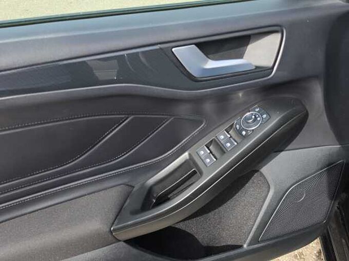 Ford Focus Turnier 1.0 ST Line X //AHK/eletr.Heckklappe /Navi/Winterpaket