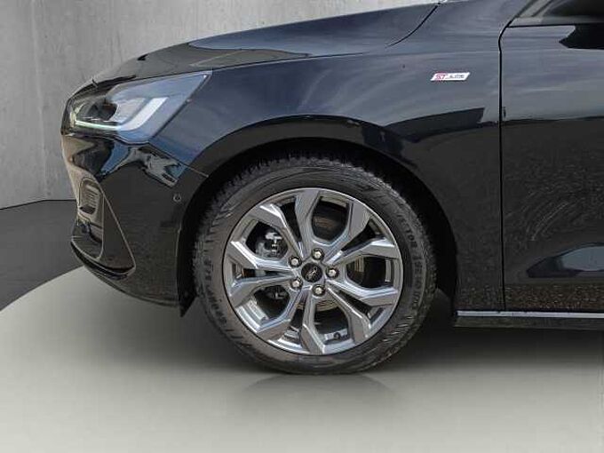 Ford Focus Turnier 1.0 ST Line X //AHK/eletr.Heckklappe /Navi/Winterpaket