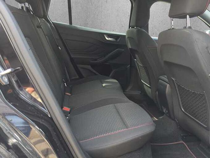 Ford Focus Turnier 1.0 ST Line X //AHK/eletr.Heckklappe /Navi/Winterpaket