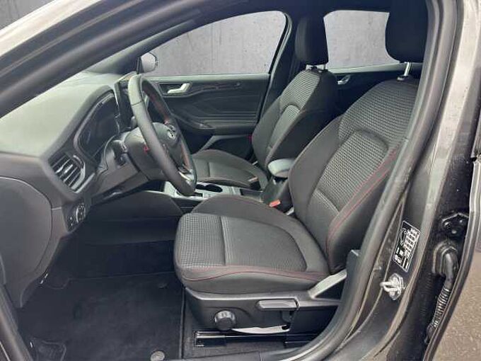 Ford Focus Turnier ST-Line / Navi mit Farbedisplay/Kamera